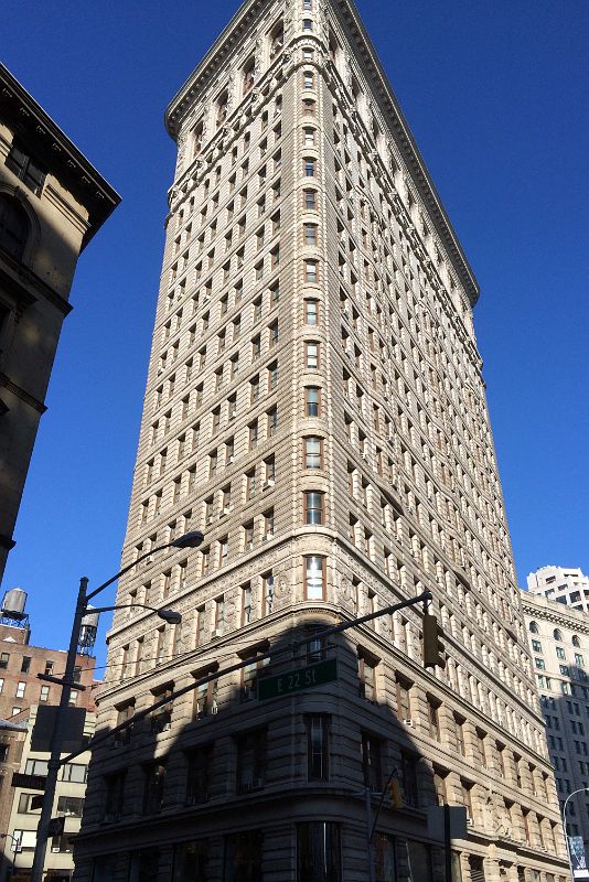 02-09 The Flatiron Building From The Back In New York Madison Square Park